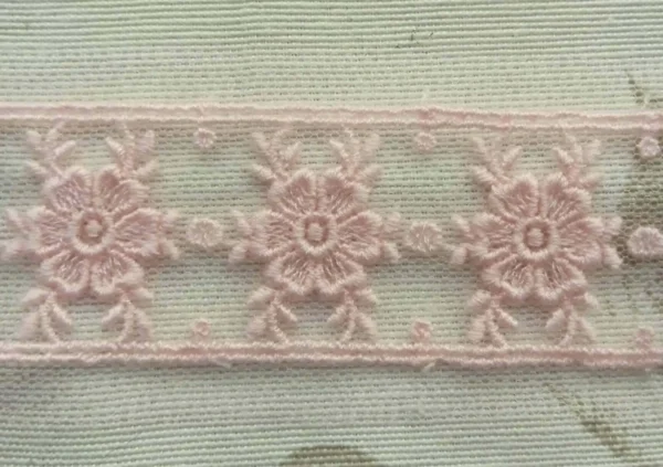 Entredós encaje bordado rosa