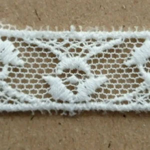 Entredós tul bordado blanco roto 13mm