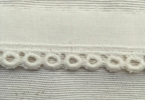 Puntilla bordada anillos