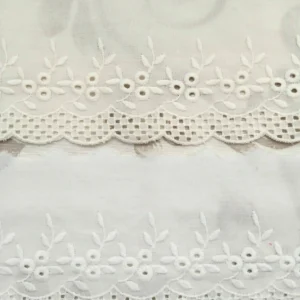 Puntilla bordada blonda calada