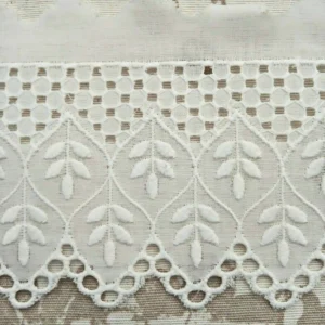 Puntilla bordada blonda pico calada y calado superior