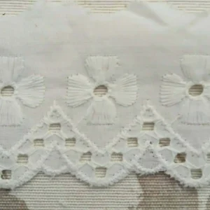 Puntilla bordada cruz