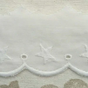 Puntilla bordada estrellitas