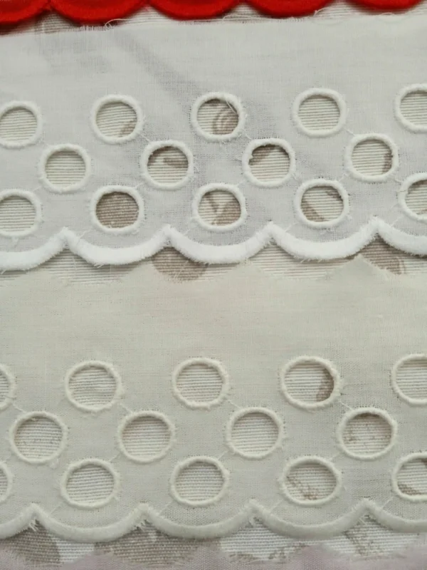Puntilla bordada ojetes 60mm3