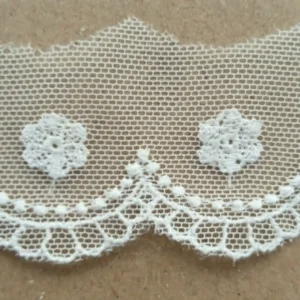 Puntilla tul bordado blanco roto 32mm