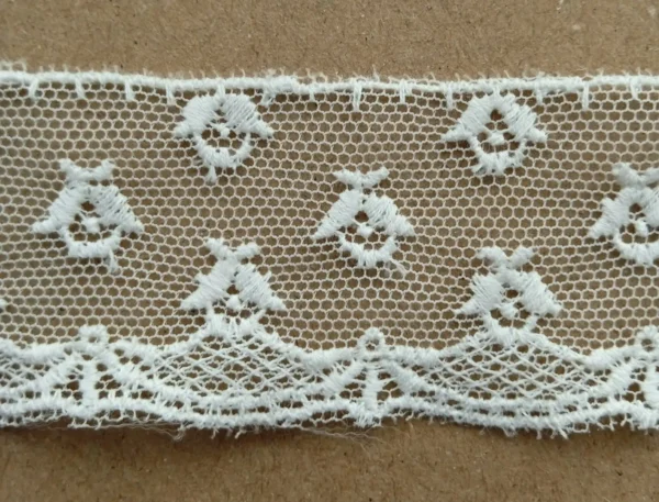 Puntilla tul bordado blanco roto 35mm