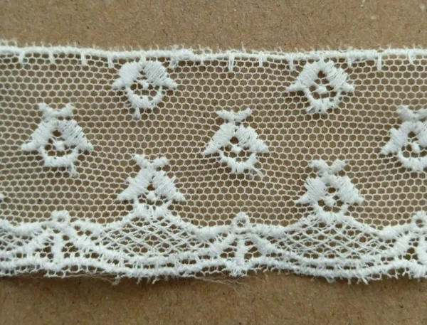 Puntilla tul bordado blanco roto 35mm