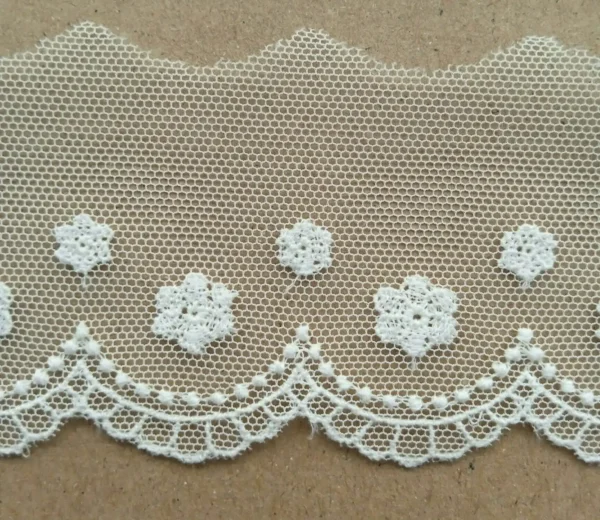 Puntilla tul bordado blanco roto 42mm